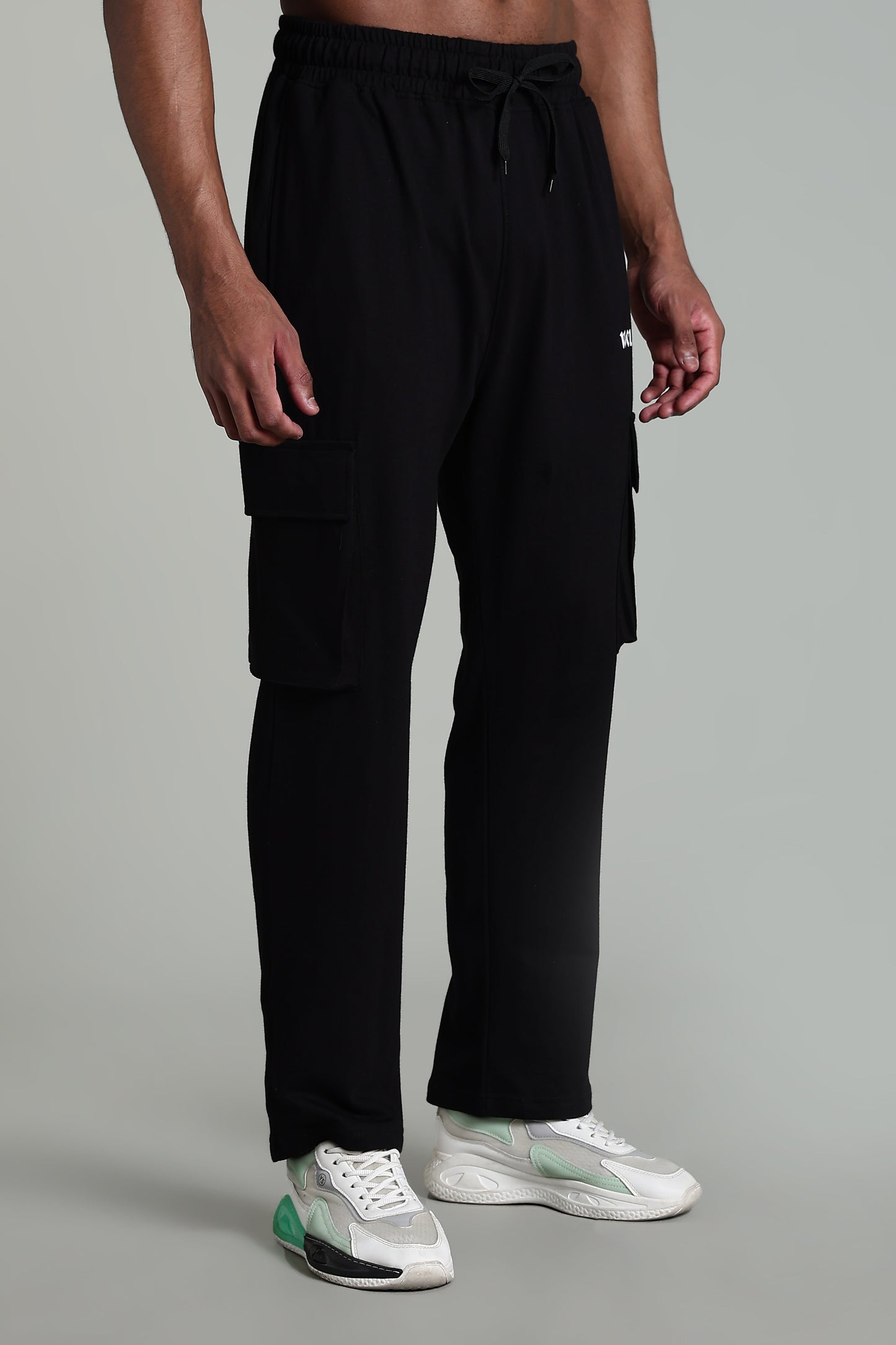 DIVINE STRAIGHTFIT CARGO - BLACK